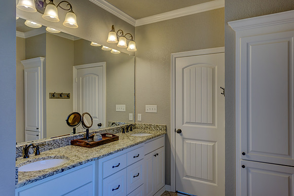bathroom-1940171